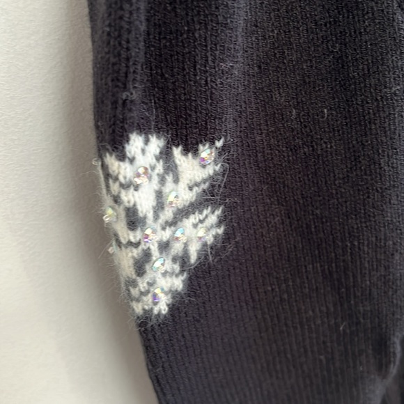 Handmade Sweater with angora and crystals Snowflakes - Picture 3 of 7